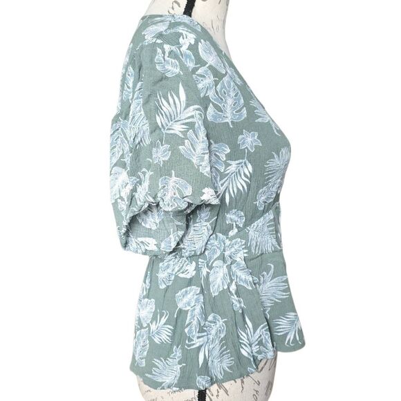 Lush Women's Size Large Olive Cream Monstera Palm Leave Print Button V-Neck Top - Picture 5 of 5